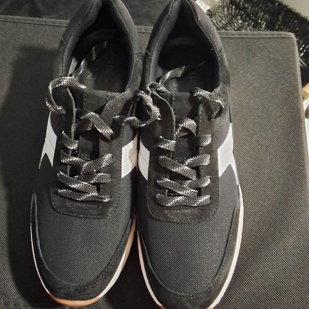 Naturalizer Women's Comfort Sneakers Black White Gum Sole Size 9 NWOT